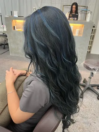 ロング アブアイ所属・🌈艶髪ハイトーン SENAのヘアスタイル