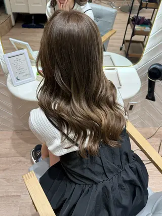 ロング カラー 石川 夢乃のヘアスタイル