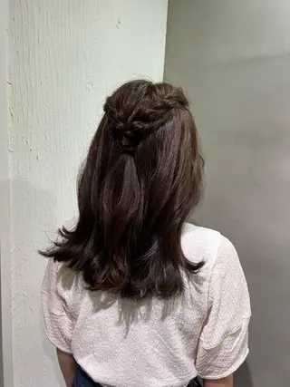 セミロング ヘアアレンジ 中山 琴葉のヘアスタイル