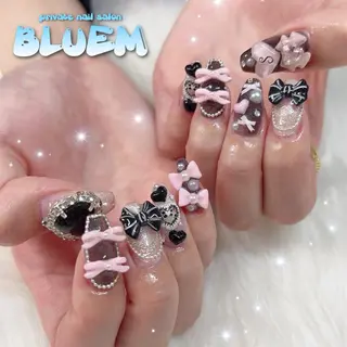 ネイル BLUEM なな🐶のネイルデザイン