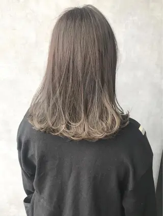 ミディアム カラー TOMOYAレイヤー ブリーチ縮毛矯正のヘアスタイル