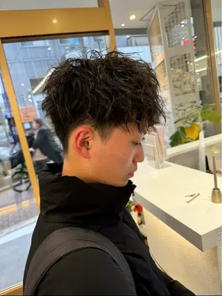 ショート パーマ メンズ 里見 愛梨のヘアスタイル