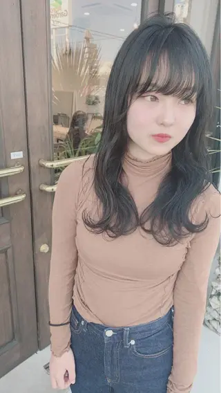 セミロング カラー 吉原 由菜のヘアスタイル