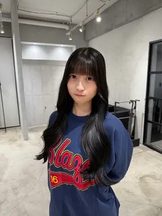 ロング あんな🦋レイヤー カット/透明感カラーのヘアスタイル