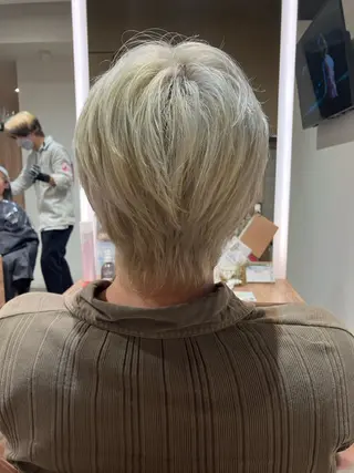 カラー レイヤー/ブリ ーチ/ 岡本美優のヘアスタイル