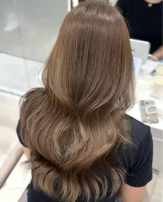ロング IVE所属・透け感カラー 髪質改善🫧Annaのヘアスタイル