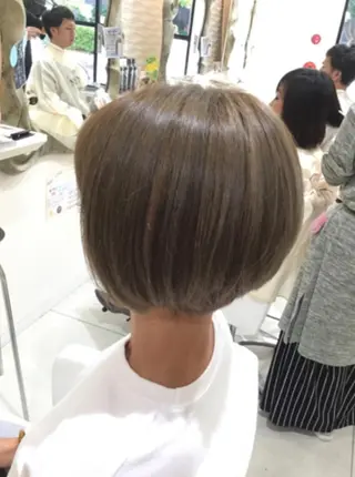 ショート カラー 松吉 純平のヘアスタイル