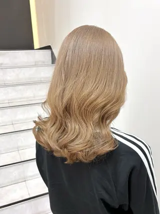 ミディアム ブリーチ／ ダブルカラー／ＲＹＯのヘアスタイル