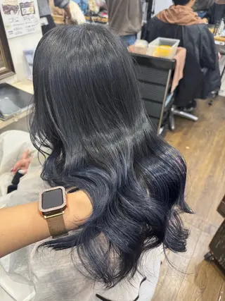 ミディアム apollo 横浜所属・横浜🦋ハイトーン 🫐耳つぼジュエリーのヘアスタイル