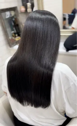 ロング 【TAKAYA】🌸 白髪ぼかしカラーのヘアスタイル