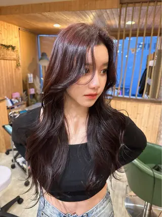 ロング 韓国レイヤー外国人風 透明感カラー髪質改善のヘアスタイル