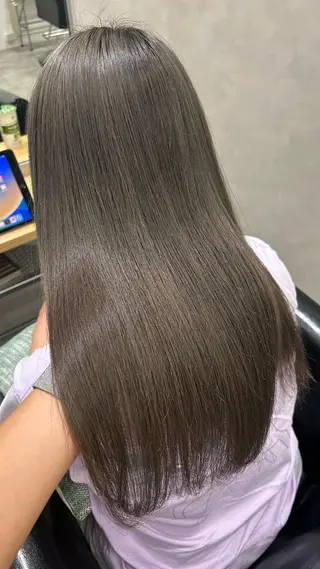 カラー jiire所属・ユイ コハルのヘアスタイル