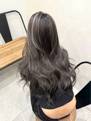 ロング カラー 尾形 日和のヘアスタイル