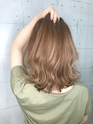 ミディアム カラー 高木 麻知子のヘアスタイル