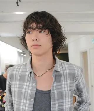 ミディアム パーマ メンズ グランジヘア 無造作ヘアHYUGAのヘアスタイル