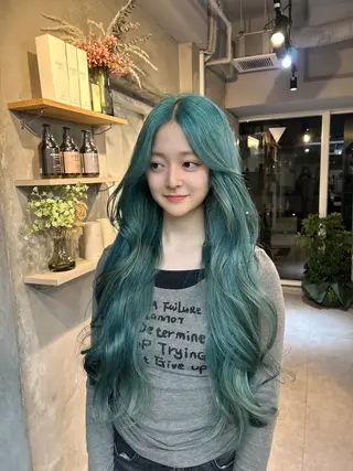 ロング カラー 心斎橋ヘアカラー ブリーチmarinaのヘアスタイル