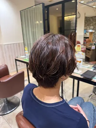 ショート パーマ 小島りな🫟💞 髪質改善カラー🫧のヘアスタイル