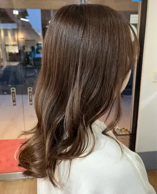 ミディアム カラー イシイ ハルナ 🤍のヘアスタイル