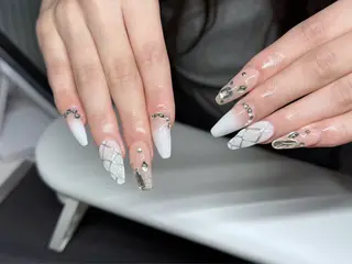 ネイル Chiara チップ長さ出しのネイルデザイン