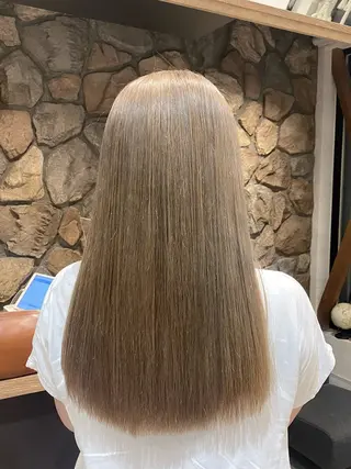 ロング カラー まろやかなベージュ 小池春樹のヘアスタイル