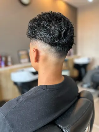 ショート パーマ メンズ THEBARBER TEN所属・伊禮 海凪のヘアスタイル