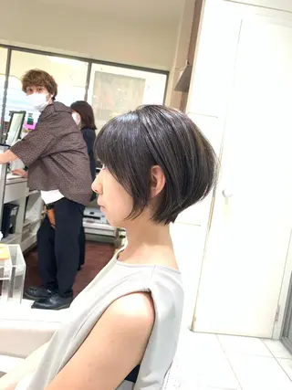 ショート カラー MODEks eau 佐藤優志のヘアスタイル