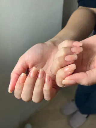 ミディアム ネイル 𝐞𝐚𝐜𝐡 nanami🩰のネイルデザイン