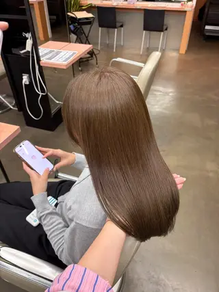 セミロング カラー ディフィーノ青山所属・石川 野乃花のヘアスタイル