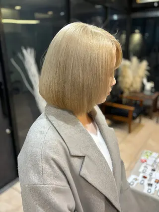 ショート カラー olino/西田辺 エフェクトブリーチのヘアスタイル