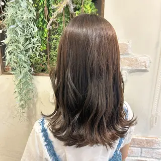 セミロング ブリーチなしカラー 野々花🩰のヘアスタイル