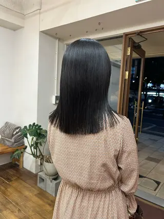 セミロング siro所属・siro meru 透明感カラーのヘアスタイル