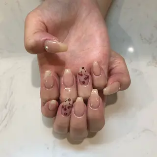 ネイル Raviy 新宿店所属・わたなべ あやかのネイルデザイン