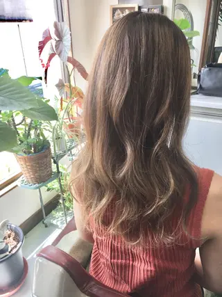 ロング カラー ストウ ナナエのヘアスタイル
