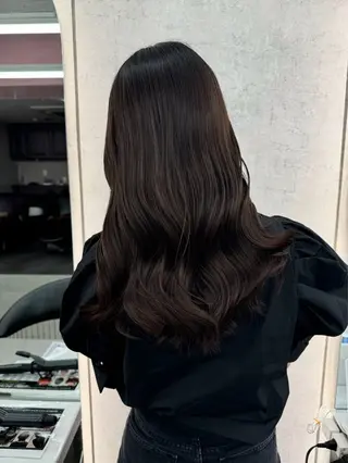 ロング 低ダメージ透明カラー 𝙼𝙰𝙽𝙰のヘアスタイル