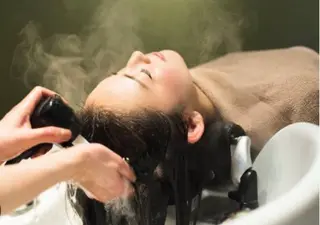 ロング ARMONY表参道店所属・韓国風レイヤーカラー ライムのヘアスタイル