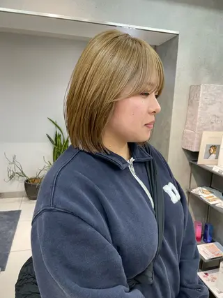 ショート カラー ヘアアレンジ ボブ/透明感ベージュ 🫧クルミ🌟のヘアスタイル