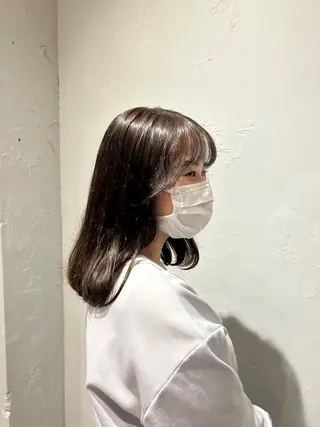 ミディアム カラー 成田 智彩のヘアスタイル