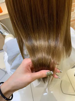 セミロング 店長ハイトーンカラー 柞山史奈のヘアスタイル