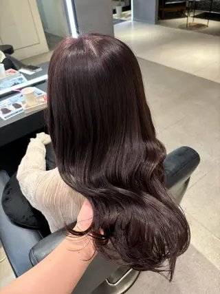 セミロング KAREN(ému) 伏見/パーマモデルのヘアスタイル