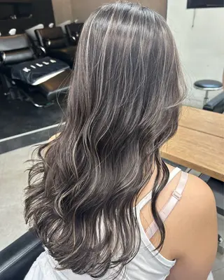 ロング カラー RYOSUKE ハイトーンのヘアスタイル