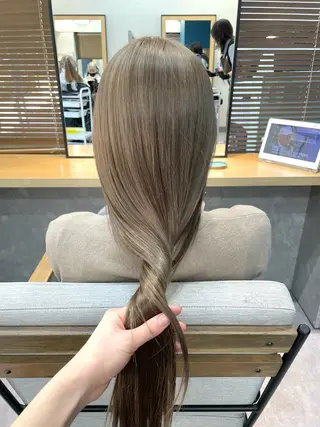 ロング カラー RINOSHORES YOKOHAMA.日本大通り店所属・ハイトーン nagisaのヘアスタイル
