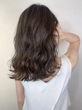 セミロング カラー _WHITE 高槻のヘアスタイル