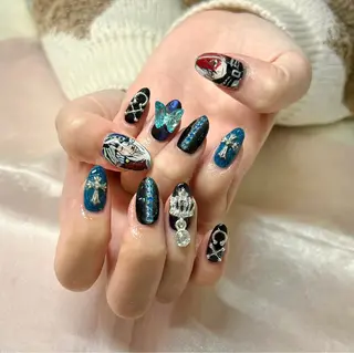 ネイル SATO 🎠🫧 痛ネイル/3Dパーツのネイルデザイン