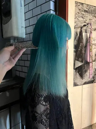 カラー 秋濱 佳穂のヘアスタイル