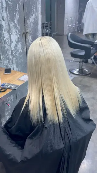 ロング カラー ハイトーン特化美容師 🌈ケアブリーチのヘアスタイル