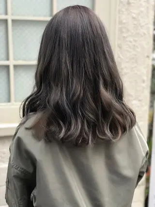 ミディアム カラー 渡辺 加菜子のヘアスタイル