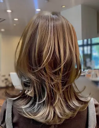 セミロング タニモト ミユキのヘアスタイル