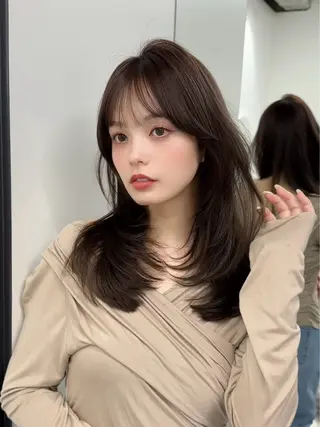 セミロング ブリーチなしヘーゼル 🤎透明感カラー 唯のヘアスタイル