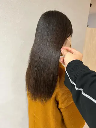 ロング 髪質改善 上品艶感カラーのヘアスタイル