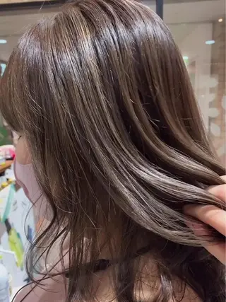 ミディアム カラー 近藤千翔🩵 髪質改善Periodのエステ・リラクイメージ